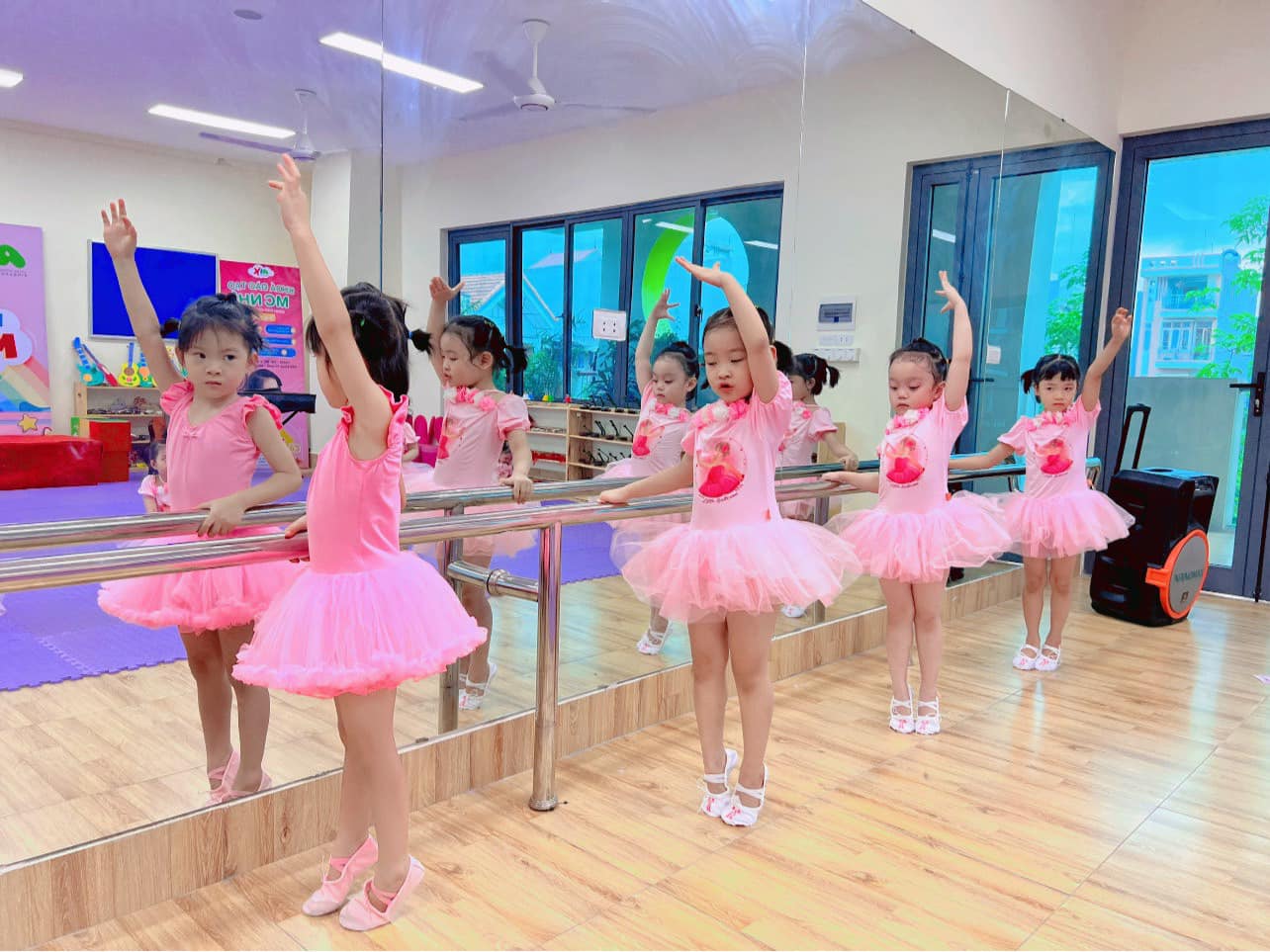 Lớp Múa tại Asean School 